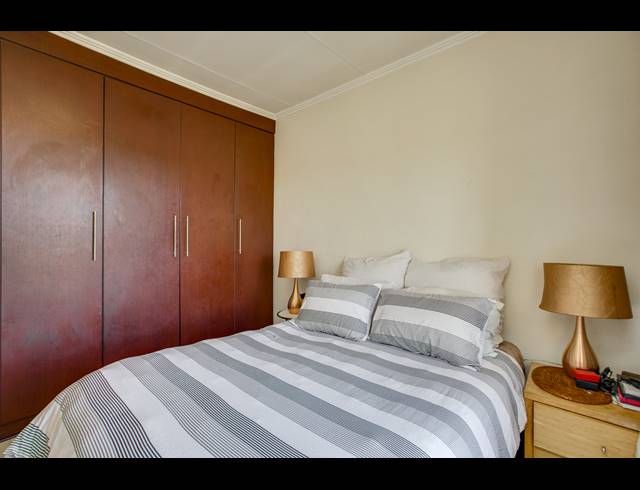 1 BEDROOM APARTMENT BLOCK FOR SALE IN SUNNINGHILL